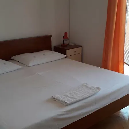 And Nediljko Appartement *