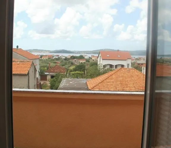 And Nediljko Apartment Bibinje