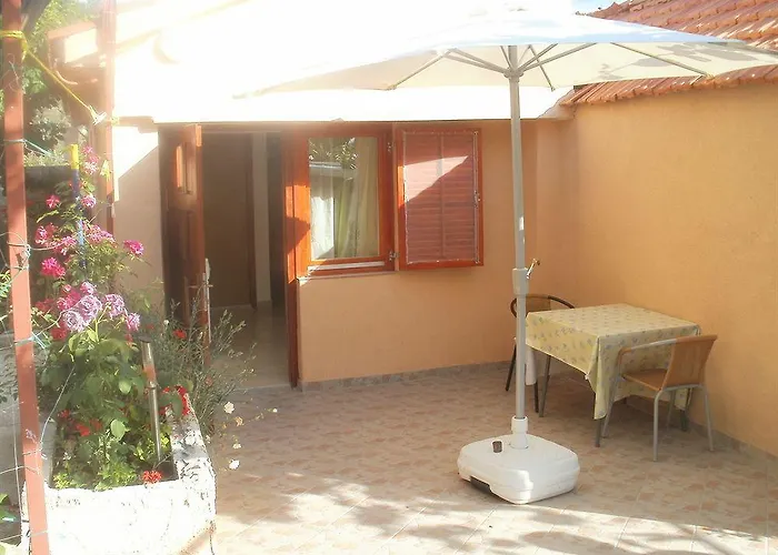 And Nediljko Apartment Bibinje